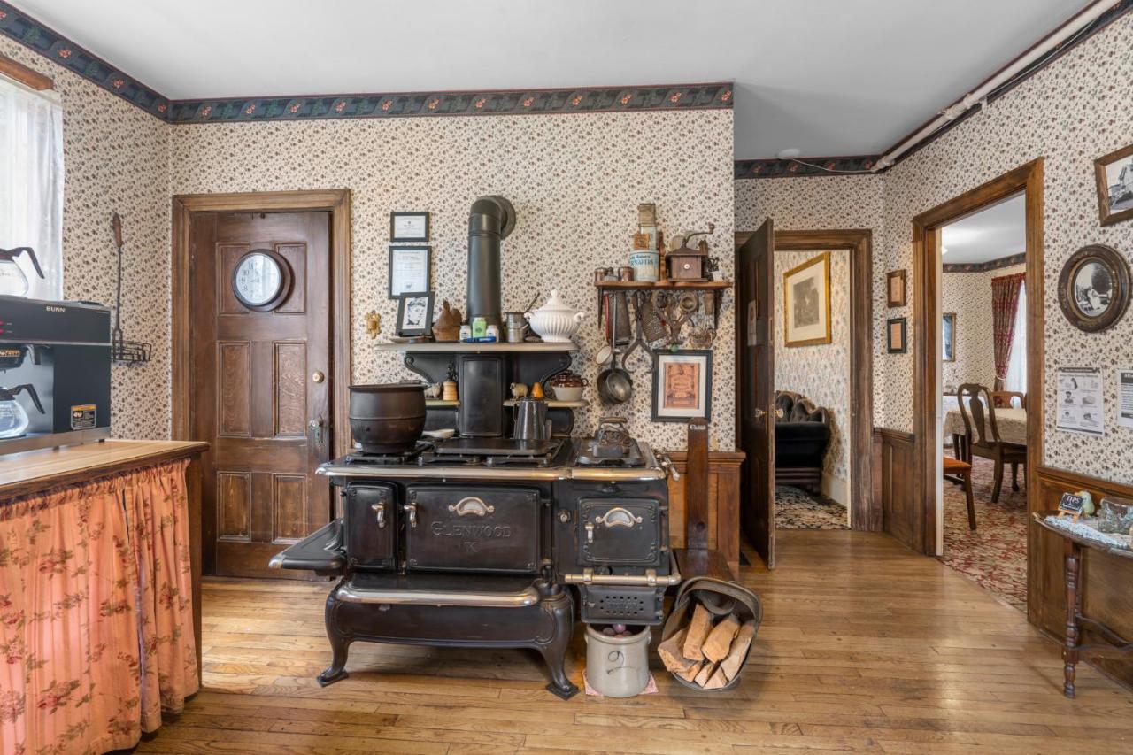 Bed and Breakfast Lizzie Borden House Fall River Exterior foto